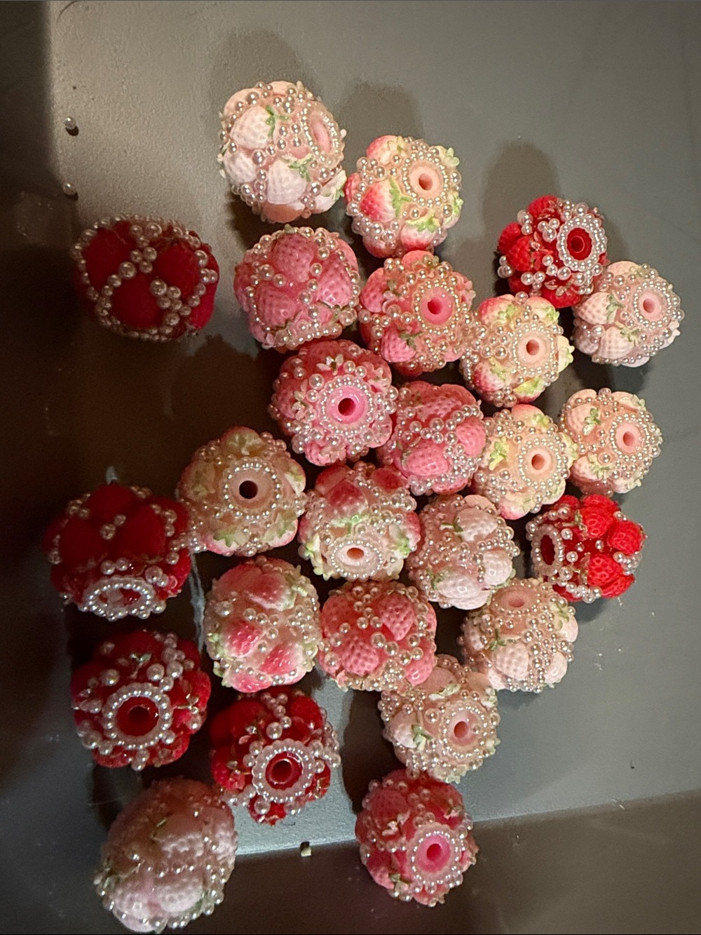 25 pieces of Strawberry Fancy beads